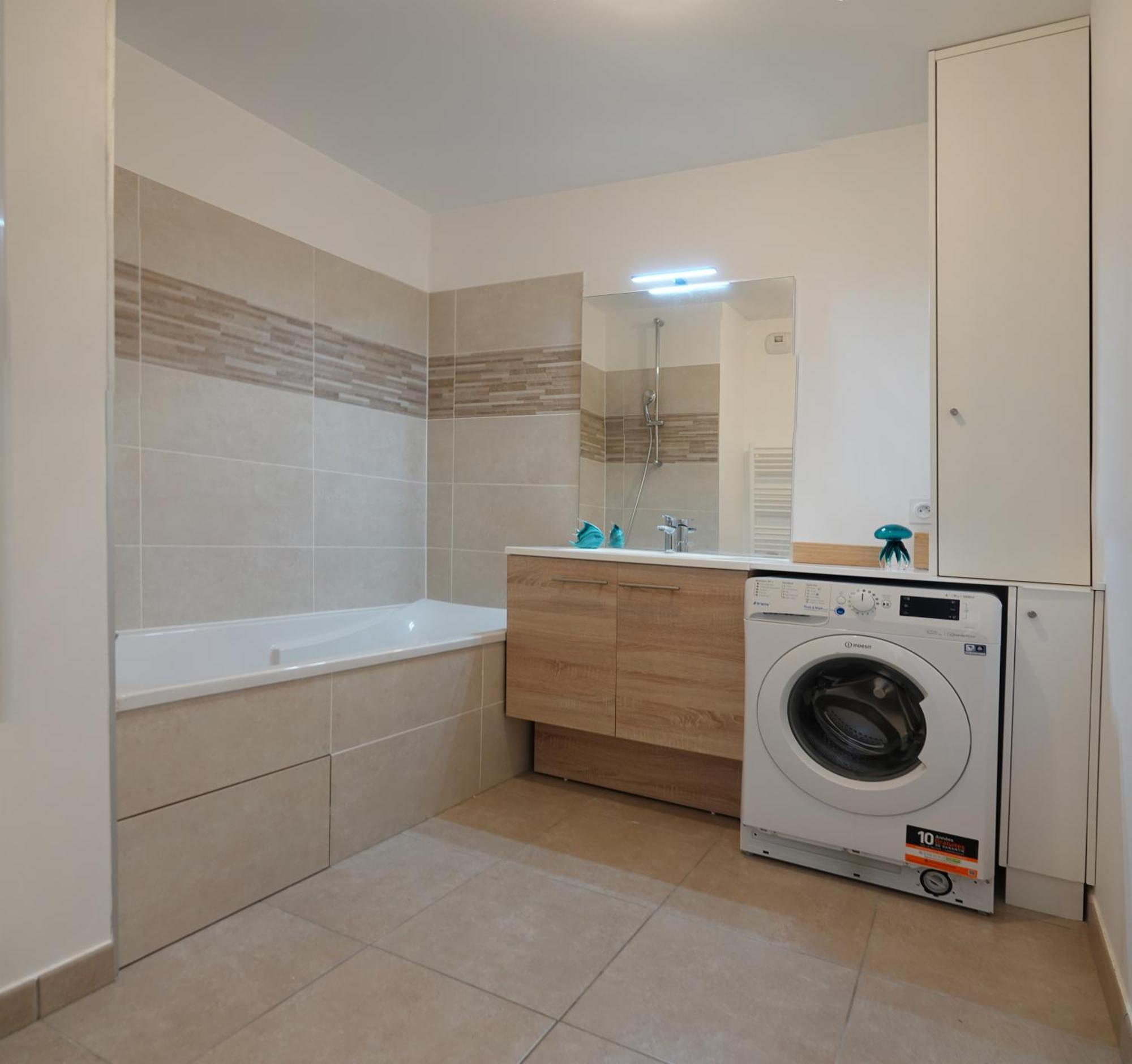 Appartement Residence Neuve Proche Versailles Saint-Cyr-lʼÉcole Exteriör bild